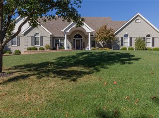 455 Round Tower Dr W, Saint Charles, MO