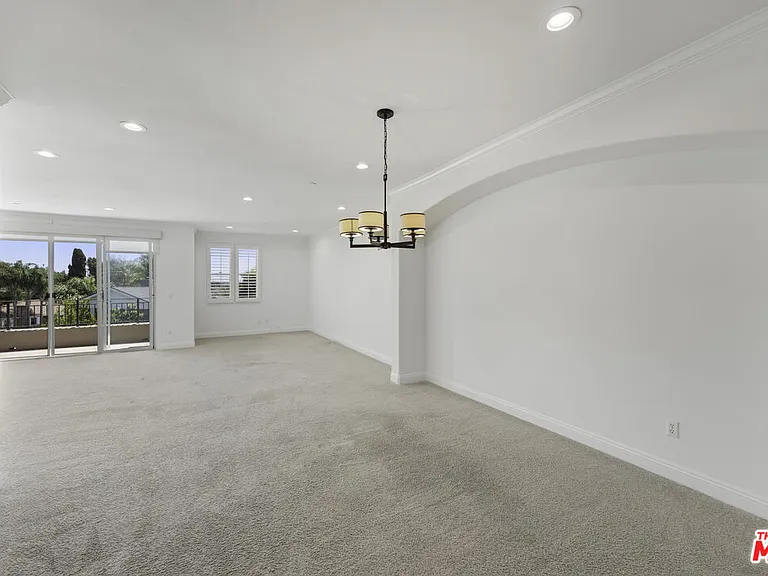 1820 Benecia Ave #402 — Photo 21