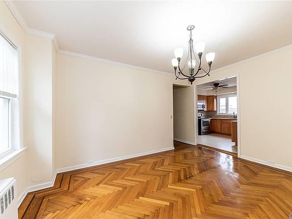 5th image of 233 W Walnut St Floor 1