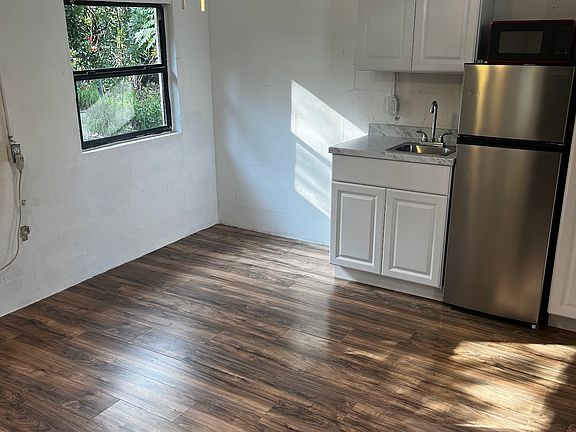 4th image of 6881 Columbine Dr