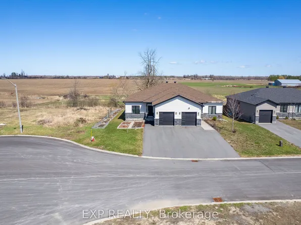 451 Lancaster Ln, North Dundas, ON K0C 2K0