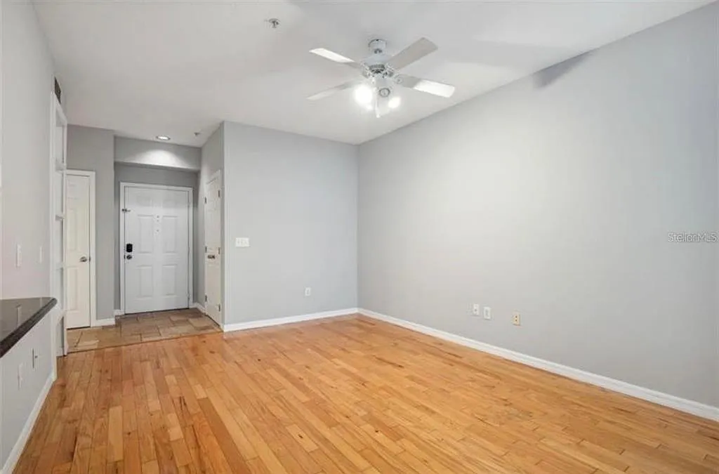 1 bed, 1.0 bath, 867 sqft, $1,850 — Photo 3