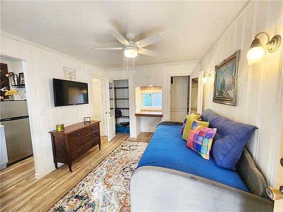 3rd image of 523 General Pershing St #A