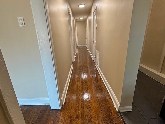 4th image of 702 E 50th Pl #302