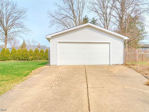 3rd image of 6413 Longridge Rd