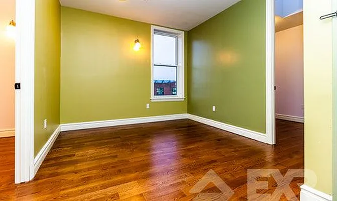 Rented by EXR | media 12