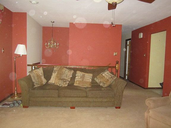 4th image of 616 Hillcrest Dr
