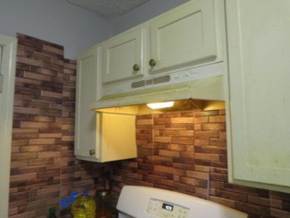 2nd image of 3449 Henry Ave
