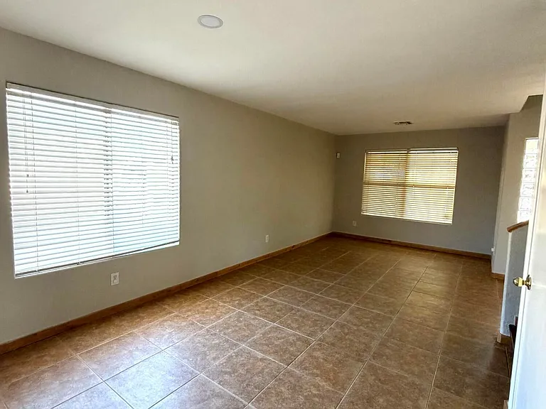 3002 S 92nd Cir — Photo 9