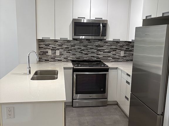 4th image of 5033 Four Springs Ave #520