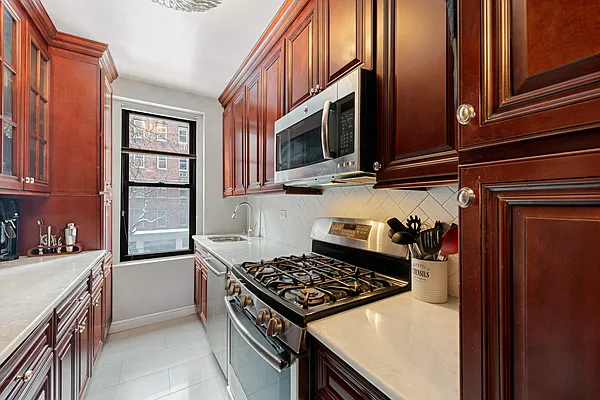 Sold by Compass | media 1