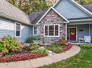 1337 Sycamore Ln, Benton Harbor, MI 49022