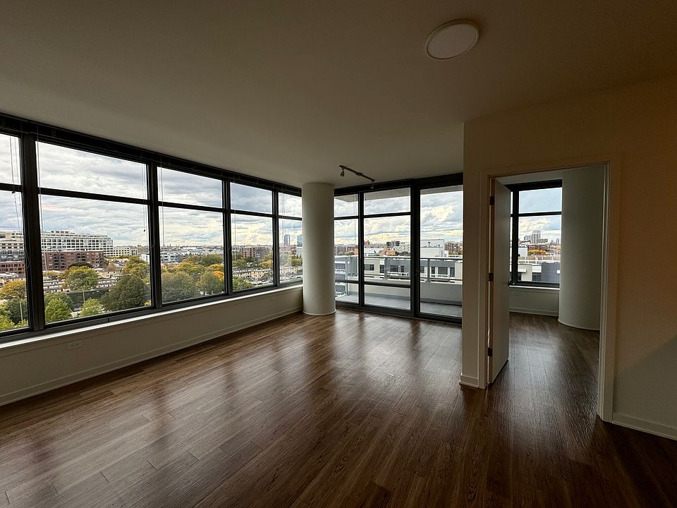 1st image of 848 N Orleans St #902