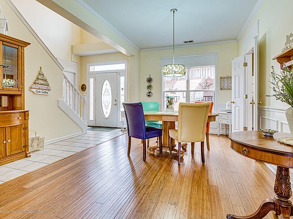 5th image of 7403 Lauren Ln