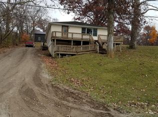 10746 New London Gravel Rd, Hannibal, MO 63401