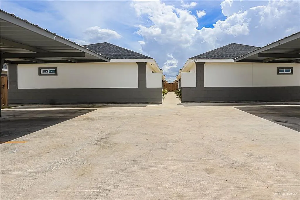 3 bed, 2.0 bath, 1040 sqft, $1,000 — Photo 2