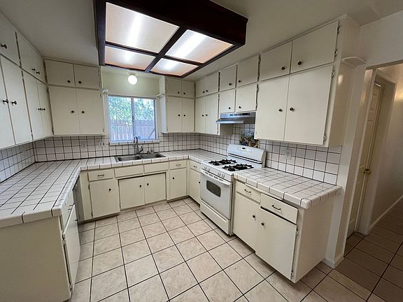 5th image of 1215 W Babcock Ct