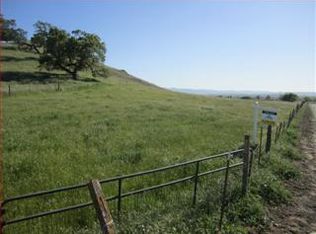 806 Comstock Rd, Hollister, CA 95023