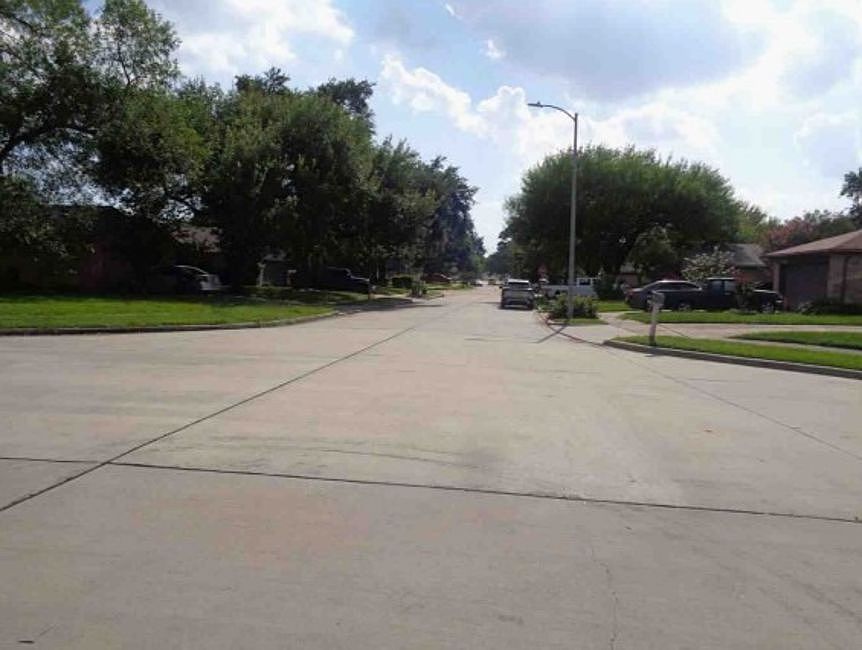 Exterior Neighborhood (street photo)