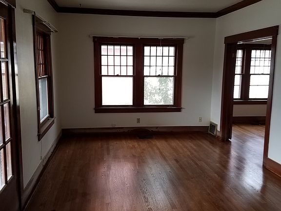 2nd image of 606 E Fontanero St