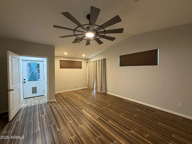2514 E Fairmount Ave — Photo 20