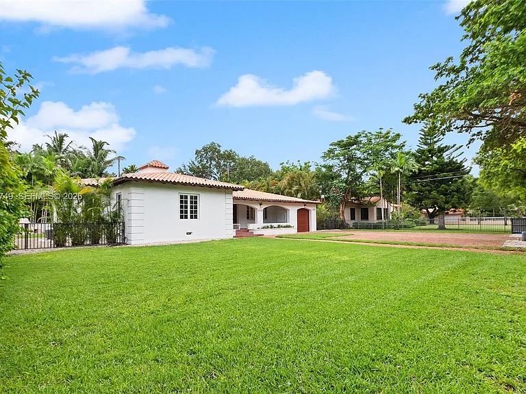 1808 Granada Blvd — Photo 35