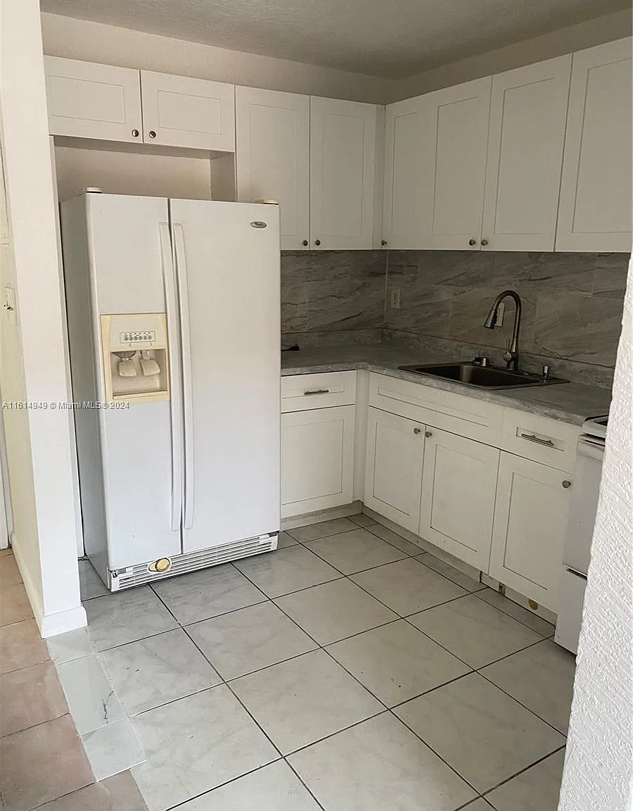 2 bed, 650 sqft, $1,800 — Photo 2