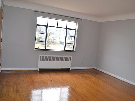 3rd image of 3522 Pembroke Ave APT 3
