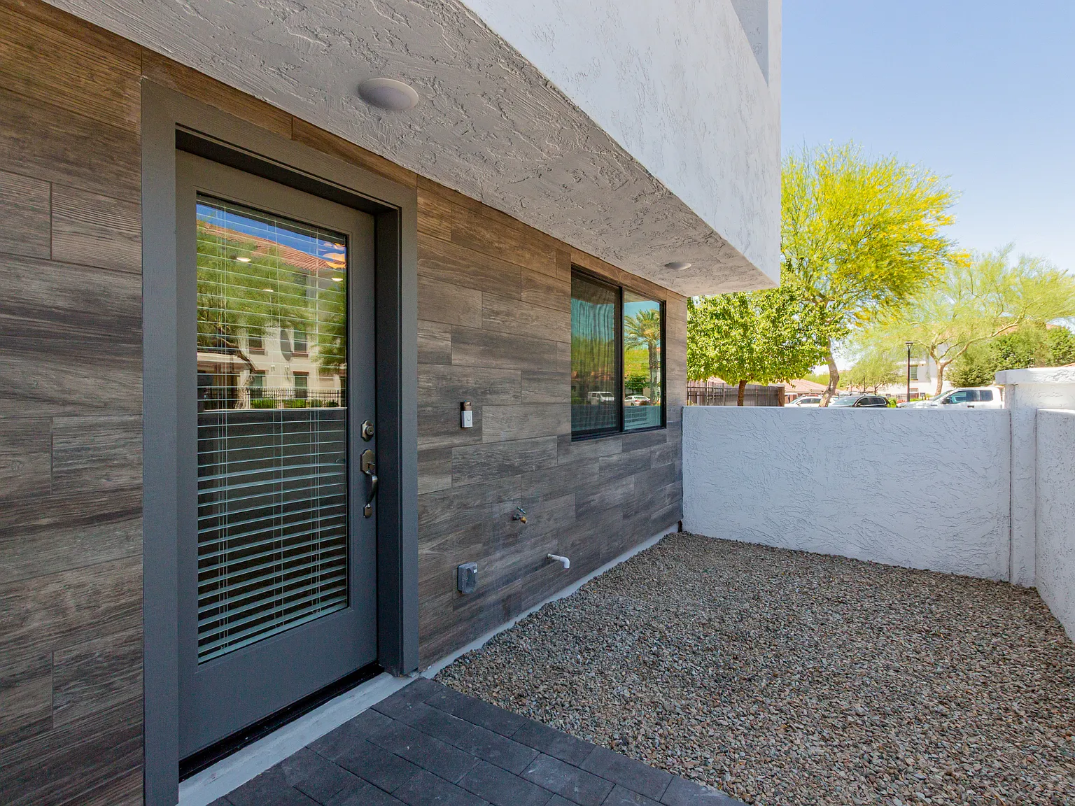 3 bed, 2.5 bath, 1604 sqft, $2,100 — Photo 3