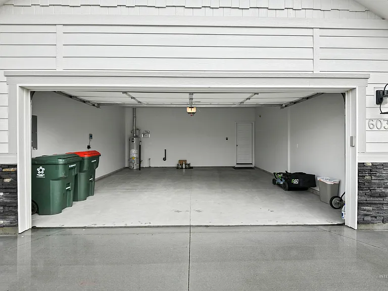 6036 N Hood Ave — Photo 16