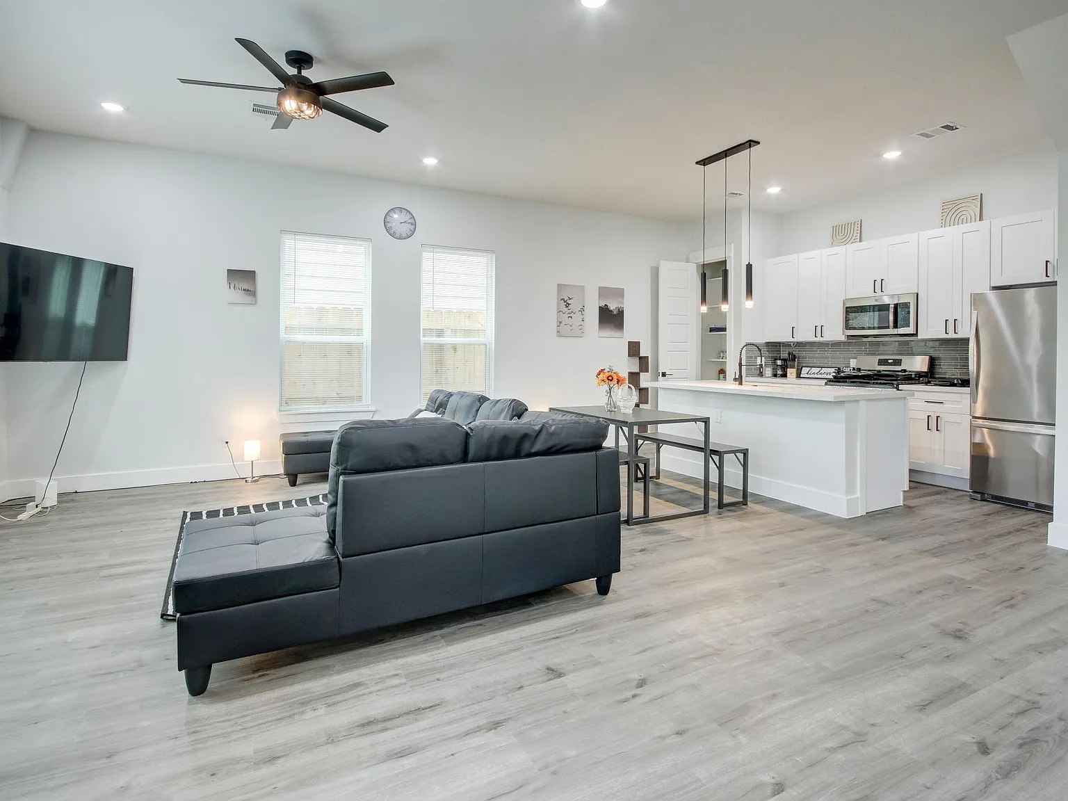 9305 Tower St — Photo 2