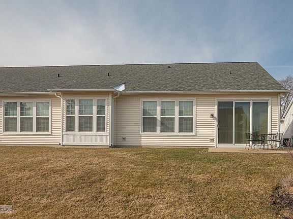 3rd image of 816 Woodland Dr