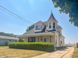 2815 Percival St, Hazel Green, WI 53811