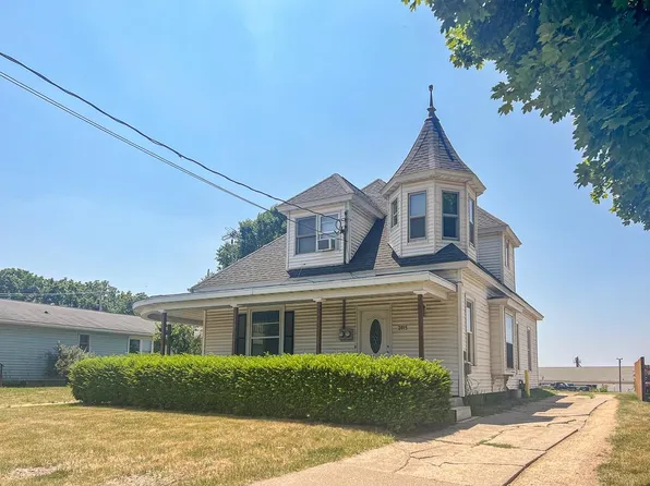2815 Percival St, Hazel Green, WI 53811