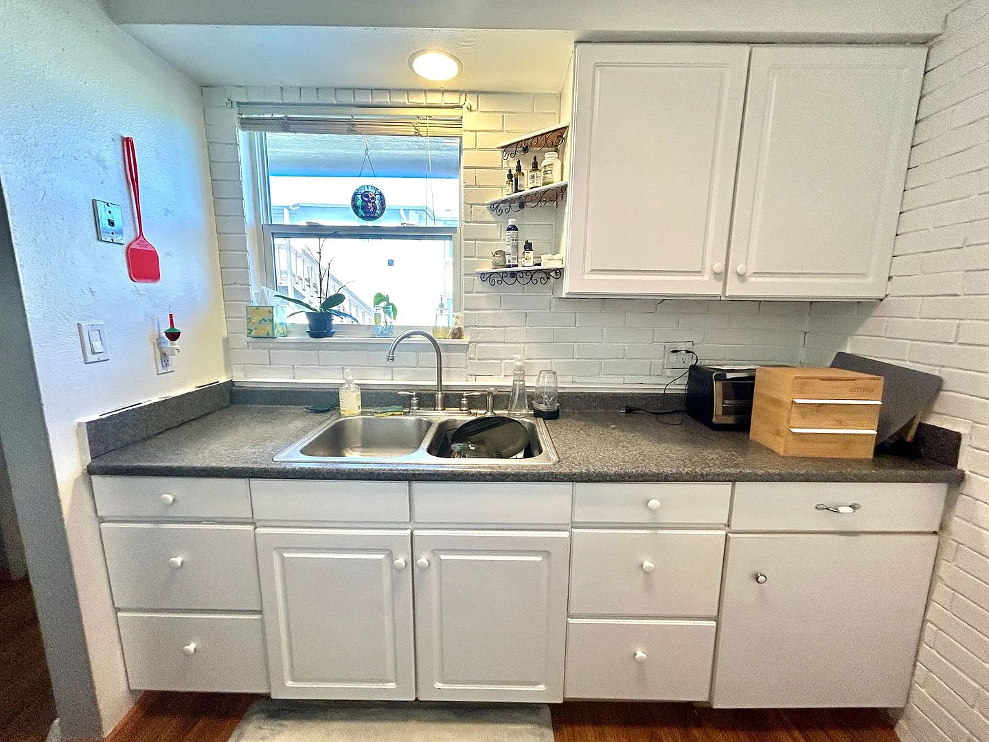 Beautiful two-story townhome in Denver! Low Maintenance! — Photo 2