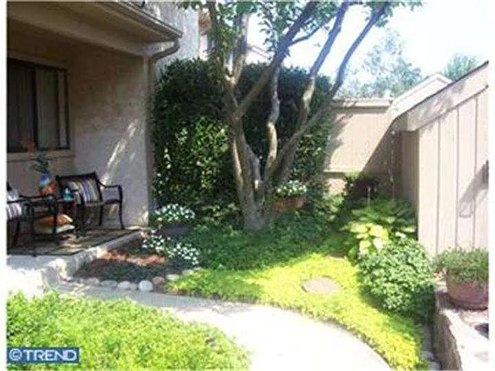 1636 Devon Ct photo 1