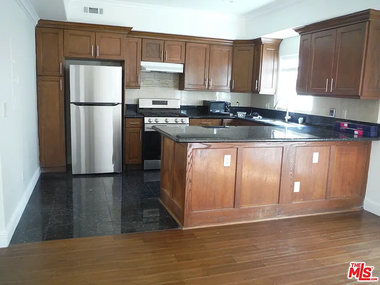 1821 W 12th Pl #2 — Photo 5