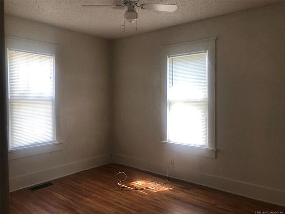 3rd image of 520 N Florence Ave