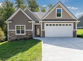 221 Millbrae Loop, Hendersonville, NC 28791