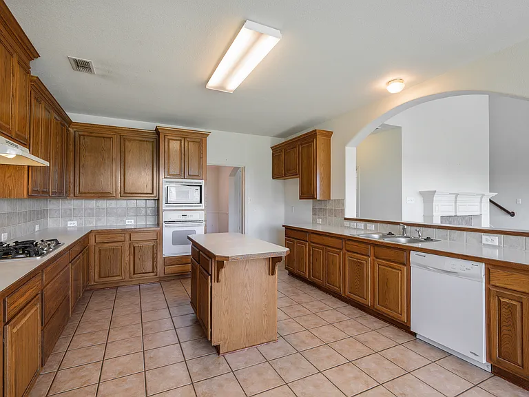 8708 Brook Hollow Dr — Photo 12