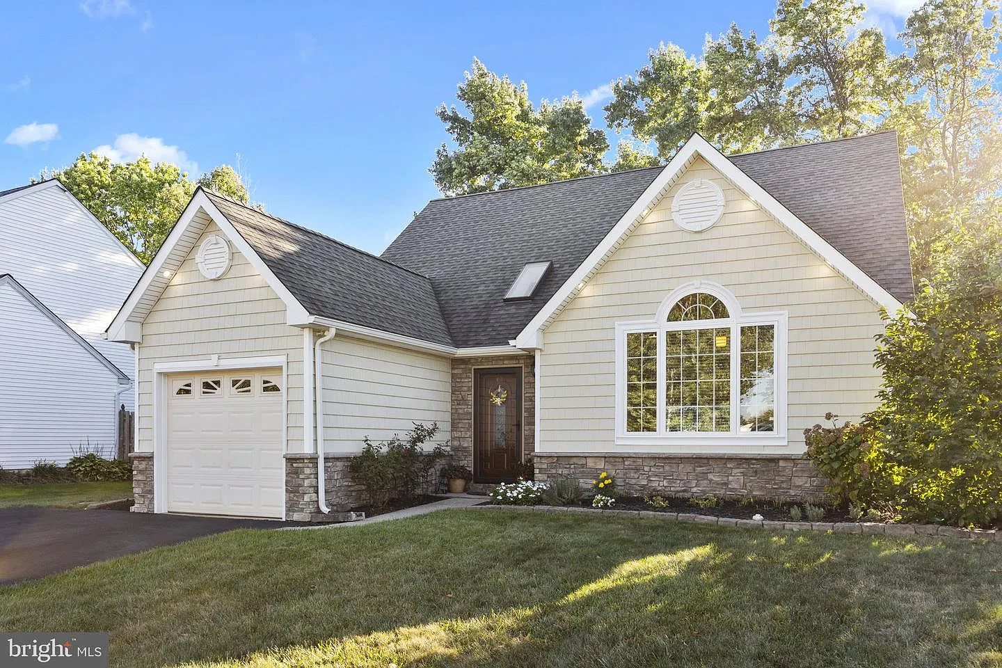 453 Stanford Rd photo 1