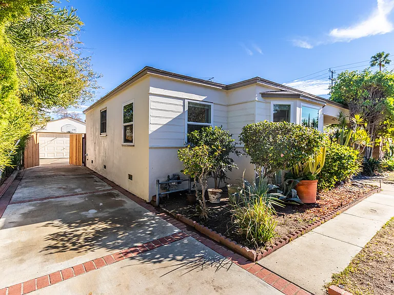 6010 Carpenter Ave — Photo 3