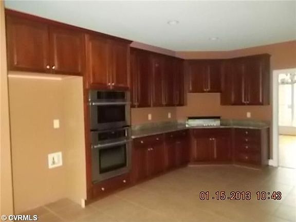 3rd image of 4813 Queen Carolyn Ln