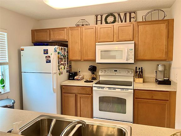 3rd image of 5416 QUARRY ROCK ROAD