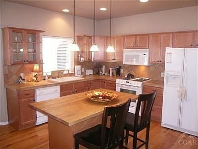 2nd image of 19582 Meadowbrook Dr