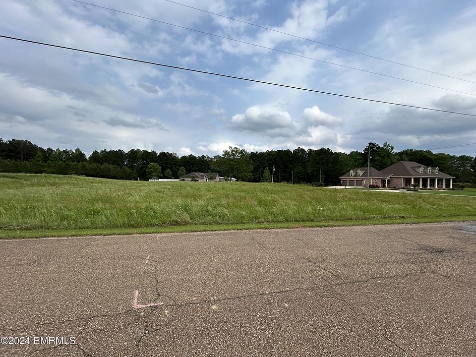 2nd image of Dogwood Ln