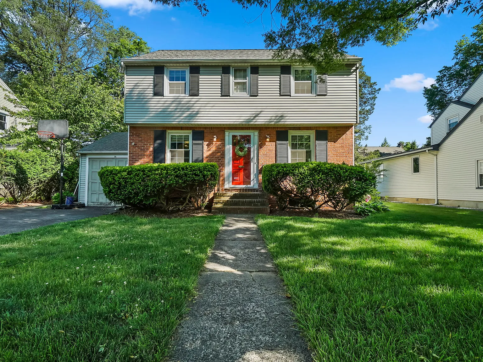 3 bed, 1.5 bath, 1652 sqft, $4,100 — Photo 1