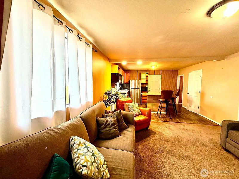5th image of 2508 E 1st Avenue