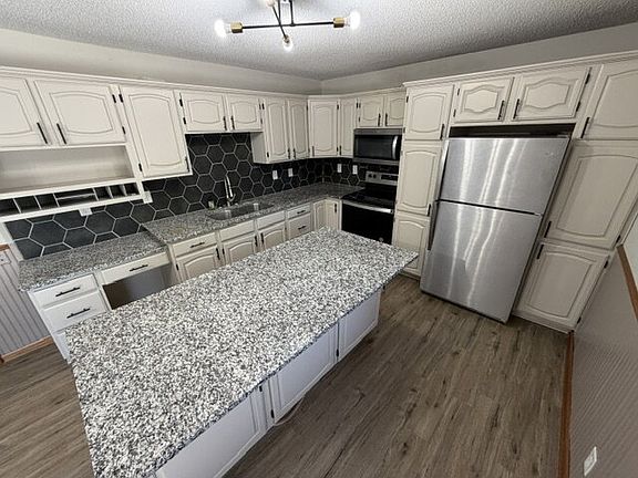 4th image of 13016 Saratoga Ln N