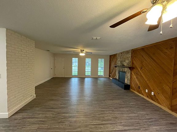 4th image of 90 Hickory Hills Cir